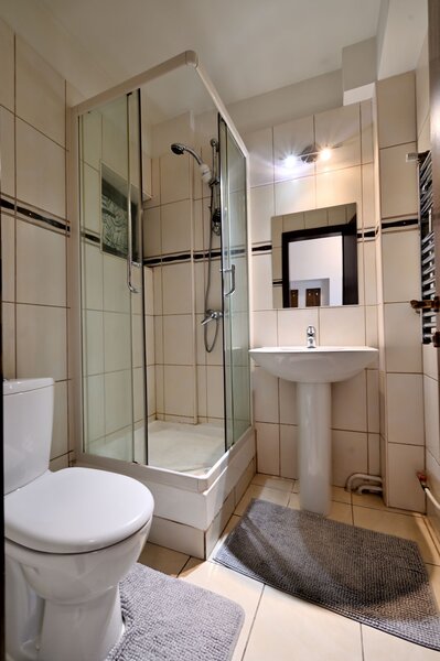 Piata Unirii 12, Fantani, Centrul Civic, Mitropolie, Palatul Parlamentului